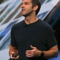 Apple zvanično dobio novog šefa: Džon Ternus preuzeo kormilo uz platu od 60 miliona dolara