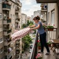 Da li komšija sme da pozove komulanu miliciju ako tresete stolnjak sa terase? Zakon je jasan, evo šta kaže kućni red i kolike…