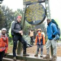 ŠTA ZNA DETE ŠTA JE KILIMANDŽARO? Mali Ognjen (5) popeo se na najviši afrički vrh i ušao u istoriju alpinizma: Nisam se…