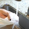 Prosuli ste kafu na odeću i šta SAD? Nikako odmah da je perete: Potrebno vam je par sastojaka iz kuhinje da zablista
