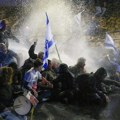 Hiljade demonstranata u Tel Avivu traže ostavku Netanjahua i oslobađenje talaca zatočenih u Gazi