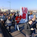 FOTO i VIDEO: Studenti krenuli iz kampusa, u zgradi RTV-a policija