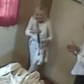 Pevačica uhvatila muža u krevetu sa drugom: Ljubavnica pobegla u kupatilo, a pobesnela je kada je shvatila da je sve…