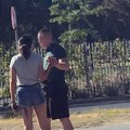 Devojka ga ošamarila, on počeo da je davi: Incident na Novom Beogradu: Sukob devojke i mladića prerastao u tuču (foto/video)…
