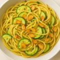 Letnji zalogaj: Pasta sa tikvicama, limunom i bademima
