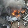 80 vatrogasaca gasilo požar u fabrici: Građanima rečeno da zatvore sve prozore, drama u Velikoj Britaniji (video)