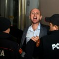 Haos u Skupštini Crne Gore: Ministar policije nasrnuo na Milana Kneževića VIDEO