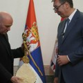 Aleksandar Vučić poklonio gusle i još jedan važan poklon glavnom čoveku UFC: "Da budemo dobri domaćini"
