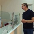 Vučić obišao apoteku i proverio snižene cene lekova: "Lično sam se uverio da ono što obećamo bude ispunjeno"