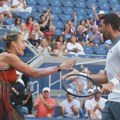 VIDEO Novak i Sabalenka blistali, pa ispustili pobedu: Pogledajte detalje sa spektakla u Njujorku