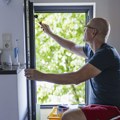 Majstor ih "ojadio" za skoro 18.600 evra: Platili prozore i vrata, a onda ostali i bez para i bez stolarije