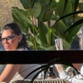 (Фото) Прве слике са новим дечком Мина Врбашки блиста поред новог партнера: Старији од ње и презгодан