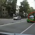 Jeziv snimak iz niša Taksista umalo ubio ženu na pešačkom, jedna sekunda i udario bi je