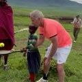 I pleme Masai igra tenis: Braća Mekinro podelila neverovatne snimke sa safarija u Tanzaniji