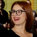 Gde je nestala vatrena riđokosa? Hana Selimović drastično promenila frizuru, više ne liči na sebe! (FOTO)
