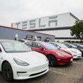 Tesla rastom prodaje skoro prestigla Audi