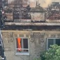 Pogledajte kako vatra kulja iz stana kod Pionira: Čovek je izvukao živu glavu, ali sve mu je uništeno