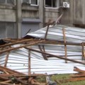 Nevreme u Beogradu, Kragujevcu i Novom Pazaru – olujni vetar obarao bandere, drveće, leteli delovi krovova (video)