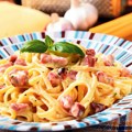 Pasta karbonara po italijanskom receptu: Donesite mediteran u svoj dom za samo par minuta - uživaćete u svakom zalogaju!