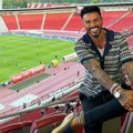 Bivši fudbaler crveno-belih posetio meč Zvezda - Vojvodina: Nećete ga prepoznati, a u susedstvu pravi skandale