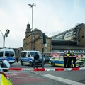 Detalji užasa u Hamburgu! Ljudi su vrištali i padali dok ih je žena ubadala: Na železničloj stanci povređeno 17 osoba…