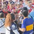Kakav ludak! U dresu Boke došao na tribinu Rivera, pa jedva izvukao živu glavu: Hteli da ga rastrgnu, na kraju je go napustio…