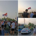 Protestna šetnja do zatvora u Novom Sadu zatraženo puštanje svih uhapšenih od početka protesta
