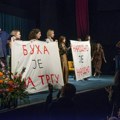 „Buha“ je na Trgu“, a „Narodno je narodno“: Ovacije na premijeri predstave „Igra“ na 75. rođendan Pozorišta „Boško Buha“…