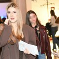 Lena Marinković sa dečkom došla na koncert kod mame: Obukla mini haljinu sa korsetom, a Raša sa zavijenom rukom grli Gocu…