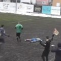 Posle jezivog starta golmana, pomoćni sudija Delić uleteo na teren i spasio život fudbaleru!