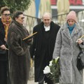 Ovaj glumac je došao na sahranu Mike Aleksića: Kolege stale uz Milenu Radulović, a on se danas pojavio na groblju