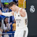 Mario Hezonja dobio opkladu: Pogodio trojku sa pola terena, pa pokazivao "pare"