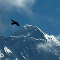 Najmanje petoro nastradalo u padu helikoptera kod Mont Everesta