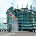 Članovima Evropskog parlamenta stiglo hitno upozorenje! "Nemoj da pijete vodu iz flaša, neki ljudi su se razboleli"