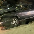 Povređena dva tinejdžera u Čačku: Auto udario u banderu ulične rasvete!