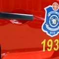Vatra progutala automobil kod Šimanovaca: Prolaznici snimili buktinju na putu