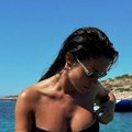 (Foto) tetovaža na butini i silikoni: Teodora Džehverović objavila vrele kadrove sa plaže: Utegla se u minijaturni bikini…