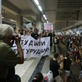 Policija izbacila učesnike protesta sa železničke stanice Prokop, privedeno 14 demonstranata