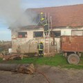 U toku je gašenje požara kod naseljenog mesta Aradac – Gori štala u sklopu salaša! Požar u štali kod Aradca