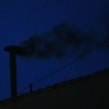 Crni dim kulja iz dimnjaka Sikstinske kapele: Kardinali na prvom glasanju nisu izabrali novog papu