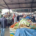 „Jednu kajsiju i tri trešnje, molim”: Cene na srpskim pijacama da se slediš