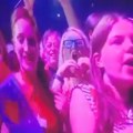 Ko je ovo dopustio? Organizatori Evrovizije zabranili, a onda se tokom nastupa Švajcarske zavijorila zastava tzv. Kosova