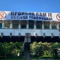 Građani skinuli i zapalili transparent „Propala vam je obojena revolucija“ (VIDEO)