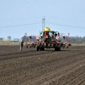 Ministar poljoprivrede tvrdi da je isplaćeno 70 odsto subvencija Do avgusta na račune paora leglo 75 milijardi dinara