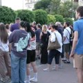 Roditelji đaka Jovine gimnazije na skupu protiv preseljenja njihove dece u druge škole