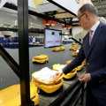 Macut obišao centar Pošte Srbije gde radi sistem za robotizovano sortiranje pošiljaka