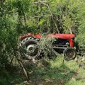 Traktorista poginuo, njegova žena povređena kod Bora: U gumu im udario automobil, vozaču (73) nije bilo spasa