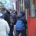 Kraj za radoznale u prevozu: Dok stojite u busu, onaj iza vas neće moći da vam bulji u ekran!