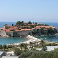 Nakon pet godina ponovo se otvara Sveti Stefan: Dve ležaljke, suncobran i usluga koštaju 240 evra