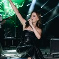 Milica Pavlović napravila spektakl u Apatinu pred 15.000 ljudi! Pevačicu dočekali sa specijalnim iznenađenjem